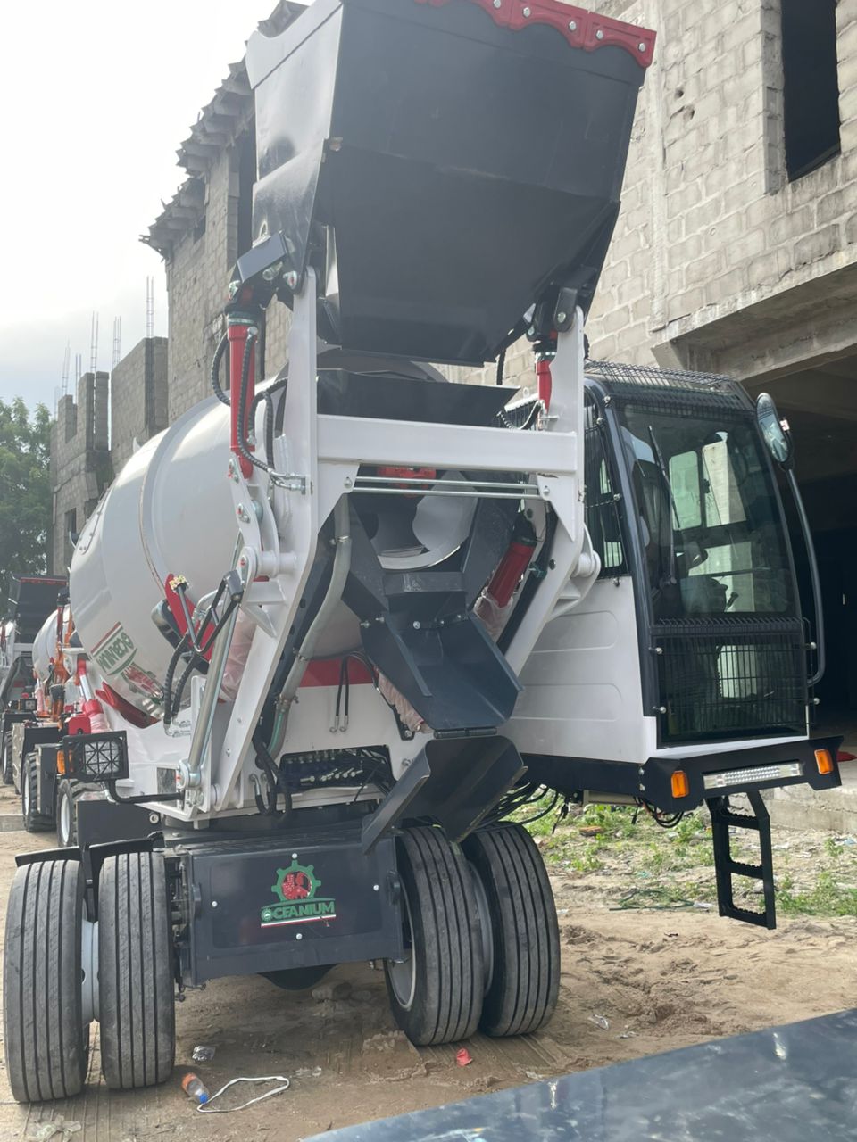 Self load mobile mixer