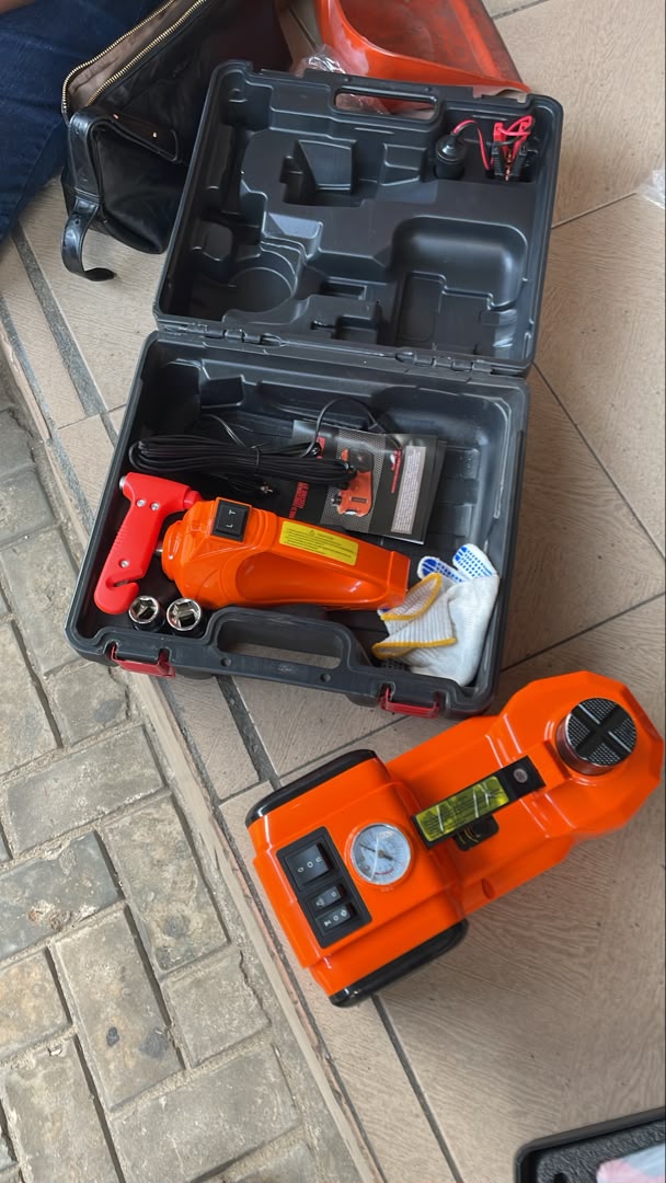 Electric hydraulic car floor jack