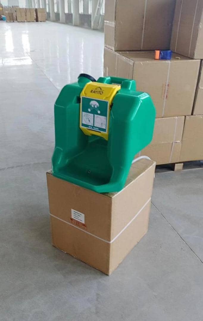 Portable gravity fed eye wash
